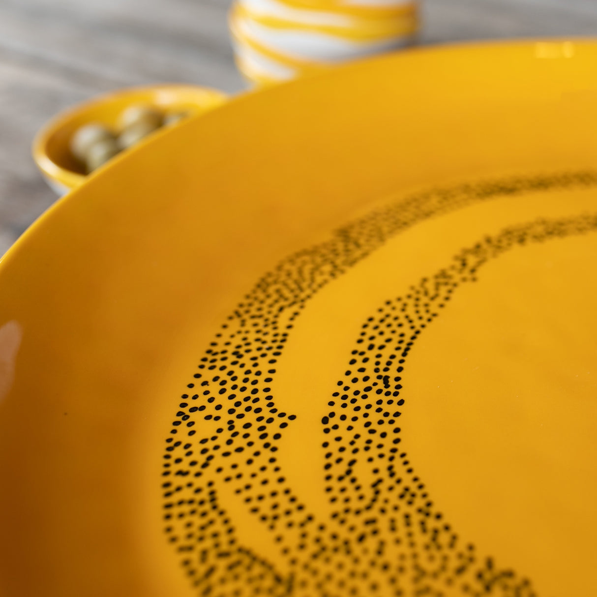 Ottolenghi Servierschüssel Sunny Yellow Swirl-Dots, Gelb-Schwarz, D 35 cm