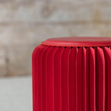 Faltbarer Papierhocker mit Sitzauflage in Rot